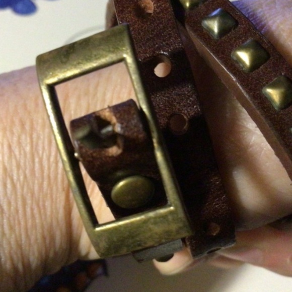 🆕 ⌚ AUCTION PRICE👩🏻⚖️ VINTAGE LEATHER WRAP WATCH WITH STUDS - Picture 7 of 9